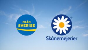 Logotyperna Från Sverige och Skånemejerier mot en ljusblå himmel.